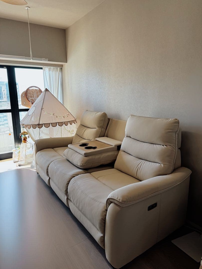 【みい】【極美品】ニトリ 電動 リクライニングベージュソファ 3人掛け