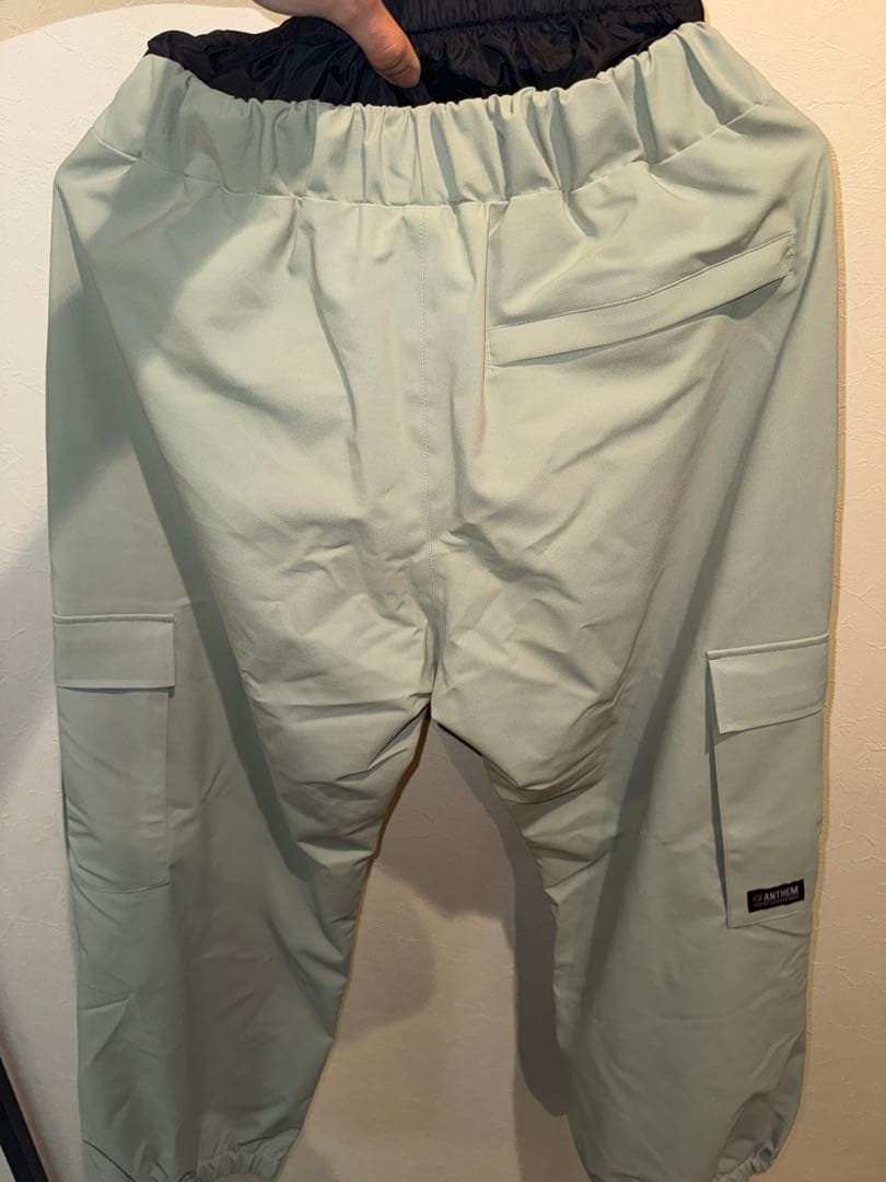 anthem スノボー用パンツ（カーキ色）