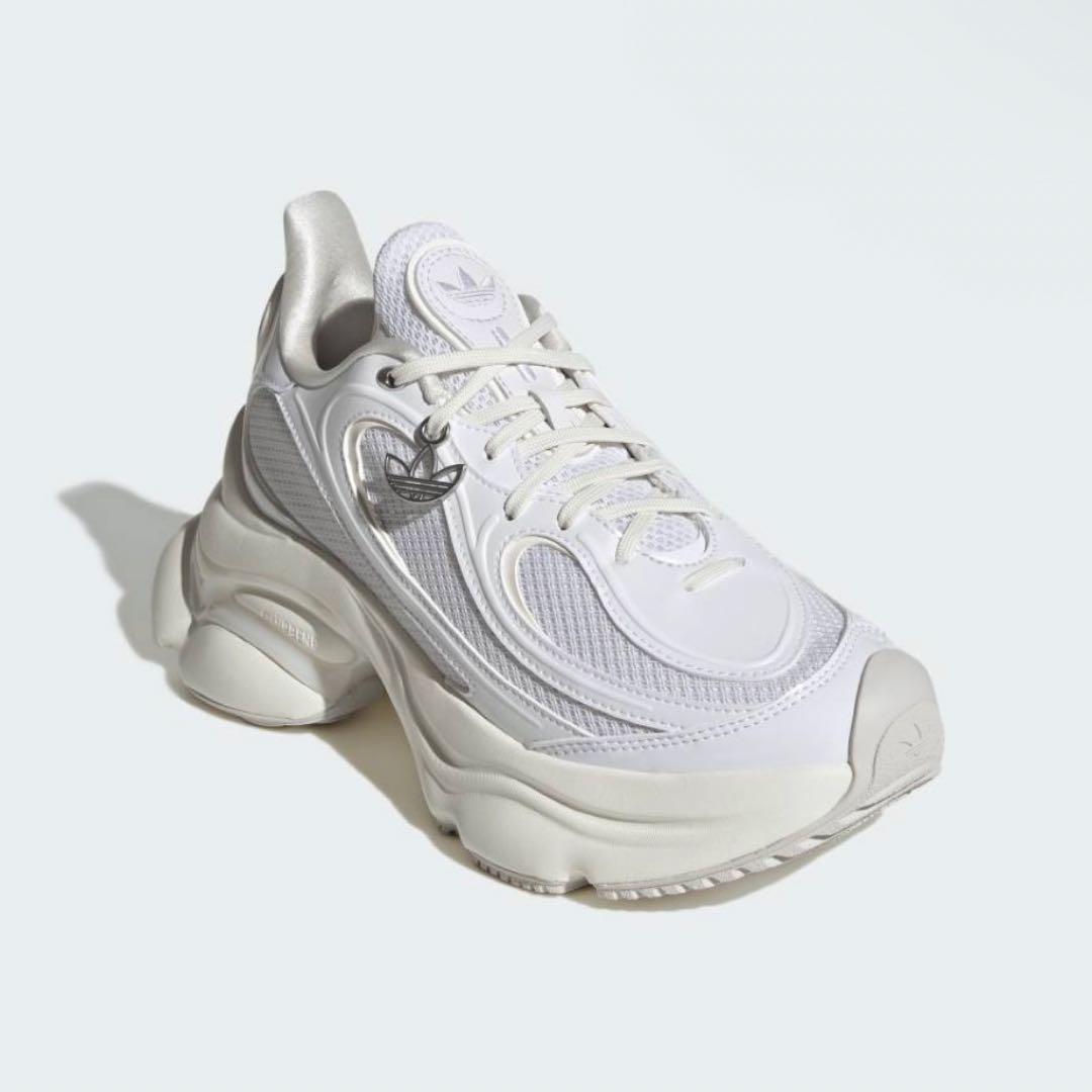 【adidas】OZVENUZ ホワイト　23.5cm