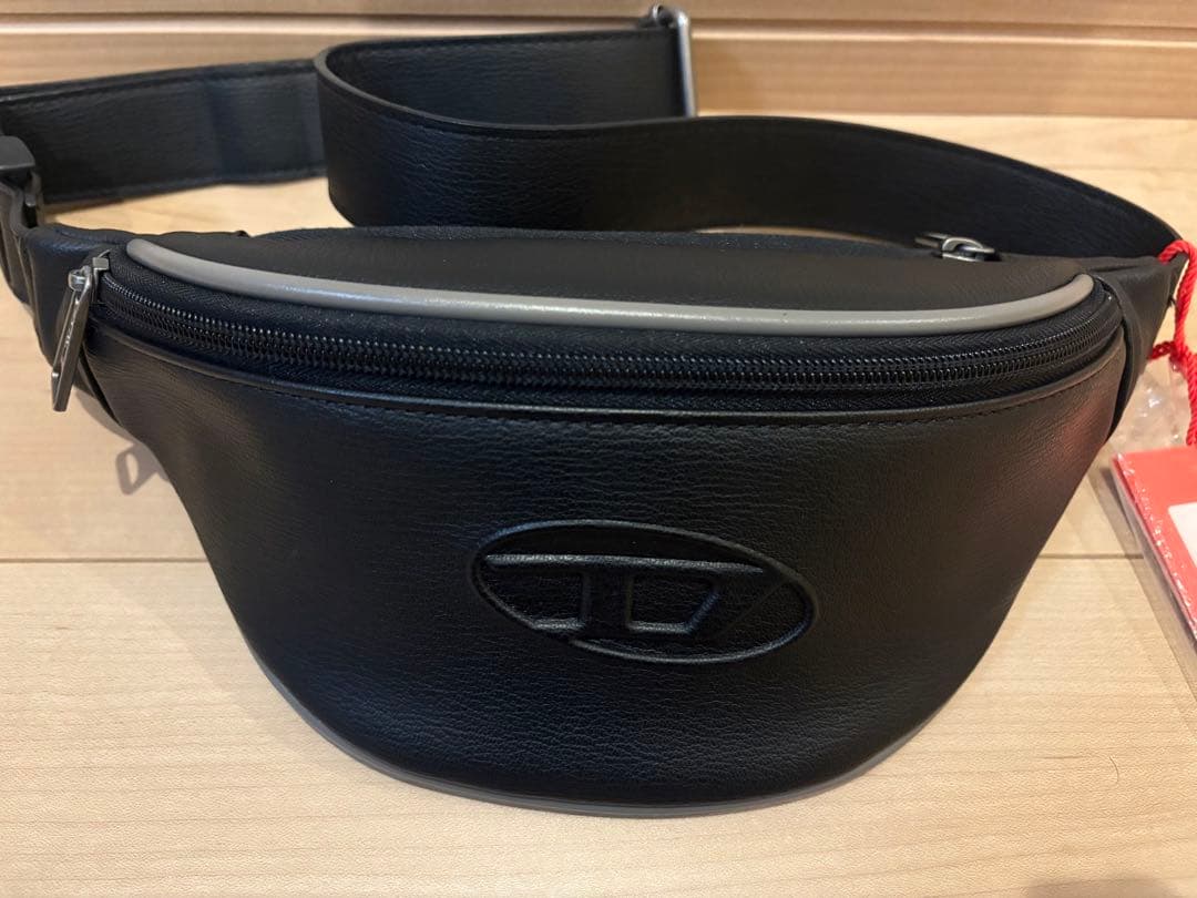 DIESEL ボディバッグ Dロゴ　エンボス ディーゼル ショルダー ブラック