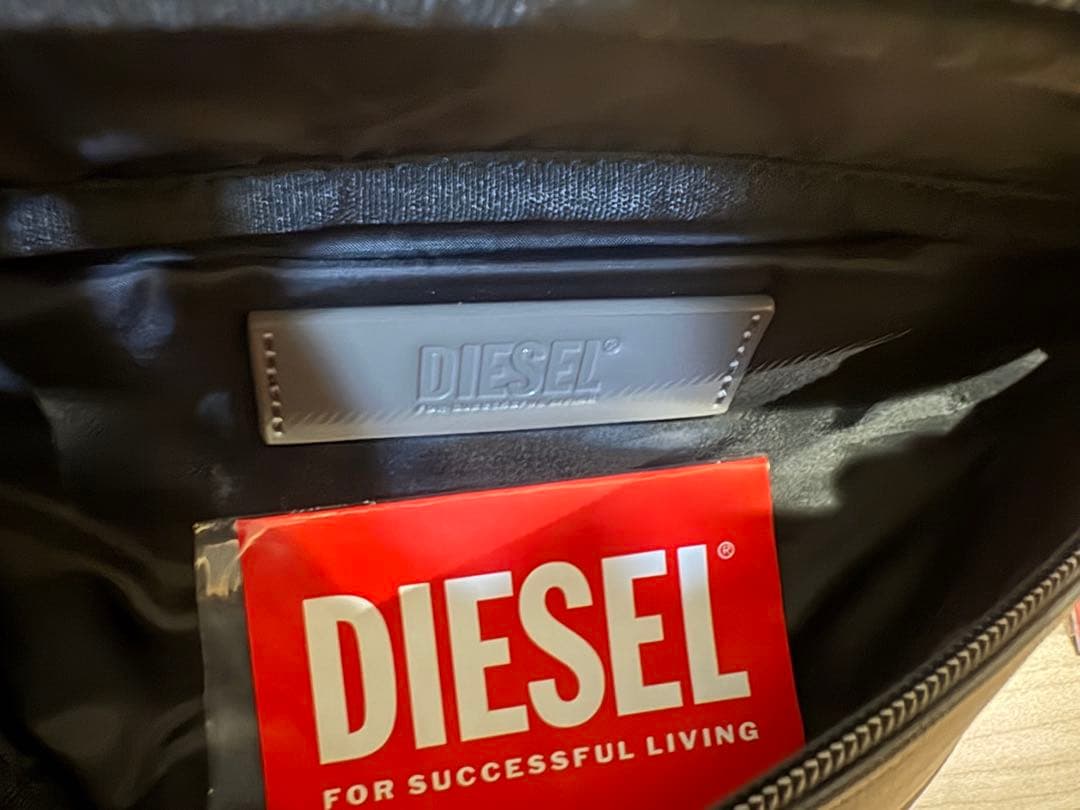 DIESEL ボディバッグ Dロゴ　エンボス ディーゼル ショルダー ブラック