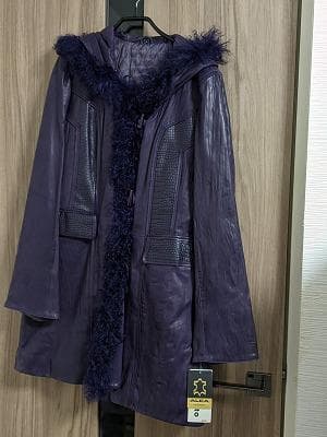 138　新品未使用タグ付き　ラムレザー　羊革　フード付き　中綿　ロングコート