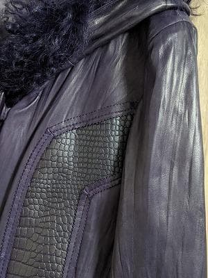 138　新品未使用タグ付き　ラムレザー　羊革　フード付き　中綿　ロングコート