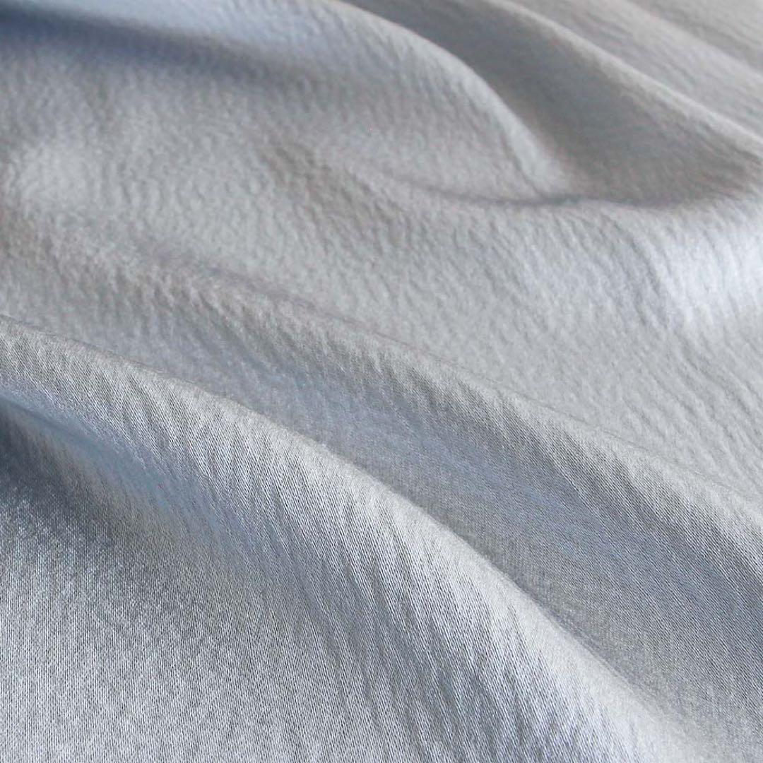 高級感あるダークベージュのドレープカーテン