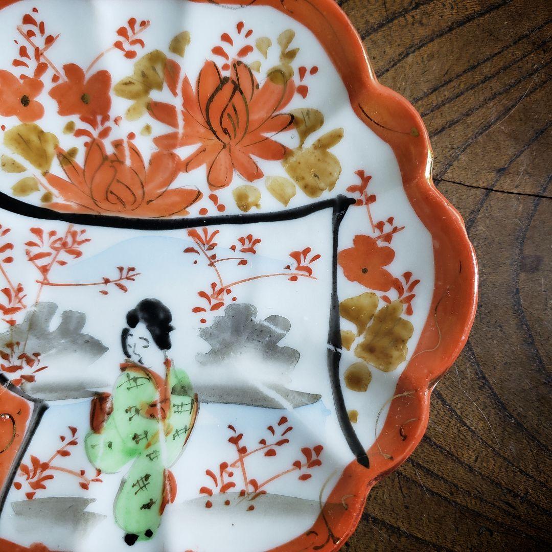 小皿　赤絵　人物　着物　振り袖　芸子　舞妓　金彩　訳あり　ニュウ