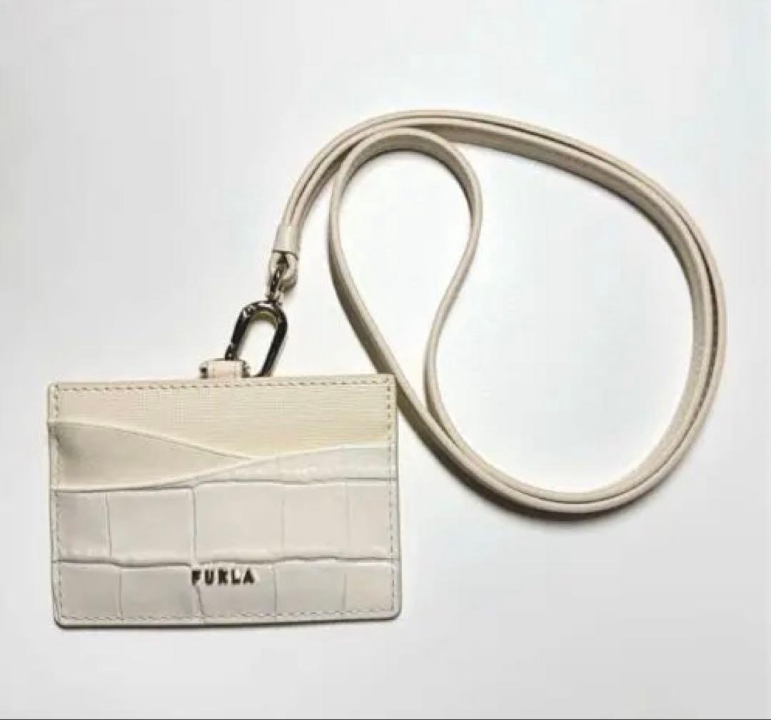 新品未使用⭐︎FURLA IDカードホルダー／社員証ケース