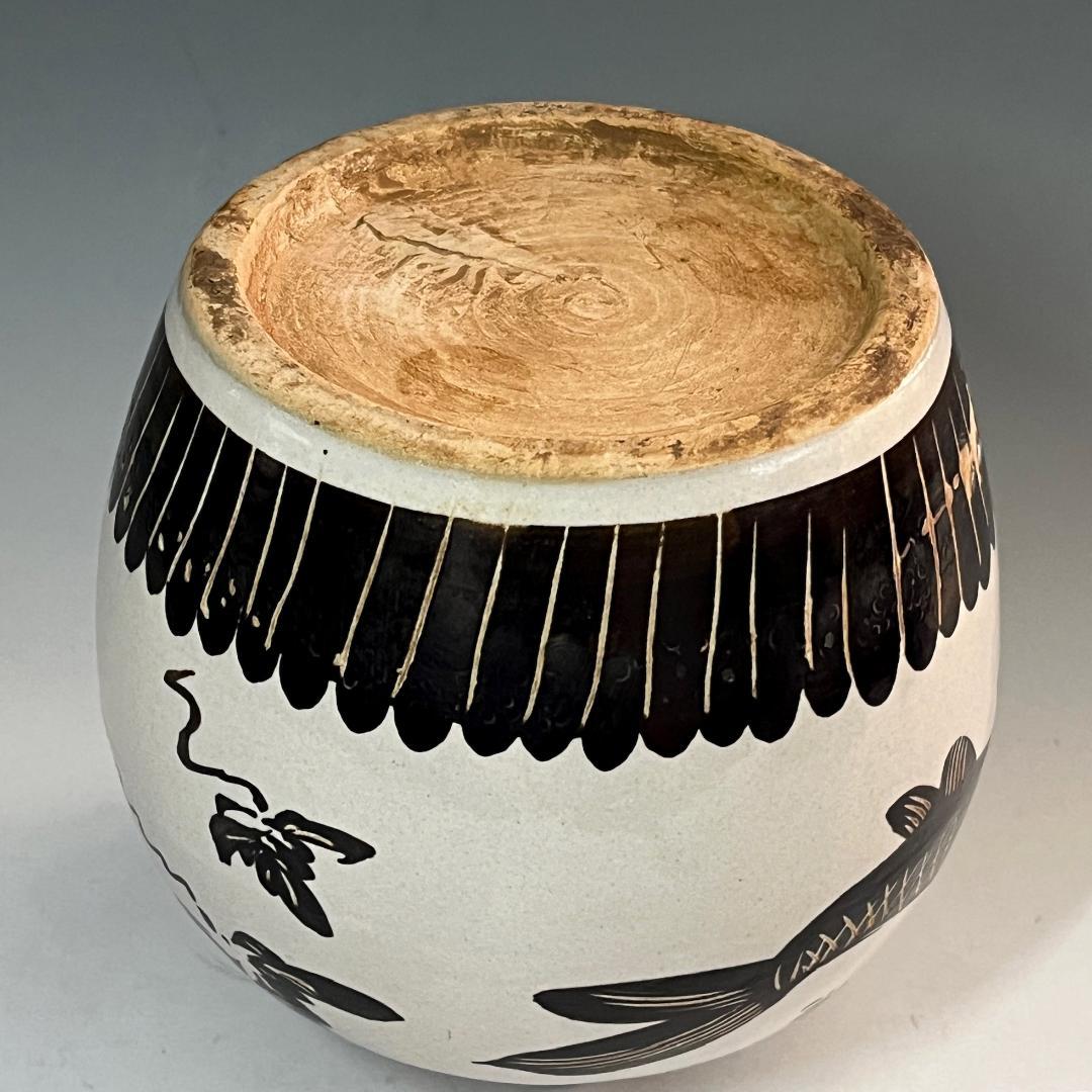 唐物 磁州窯 白地陰刻文魚紋瓶 白化粧無地陶 灰褐色 刻線文 SN83