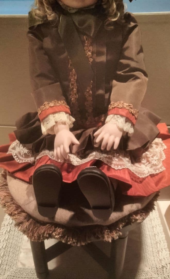 プチポワンの小さい丸椅子　フットスツール 　ビスクドール撮影用など