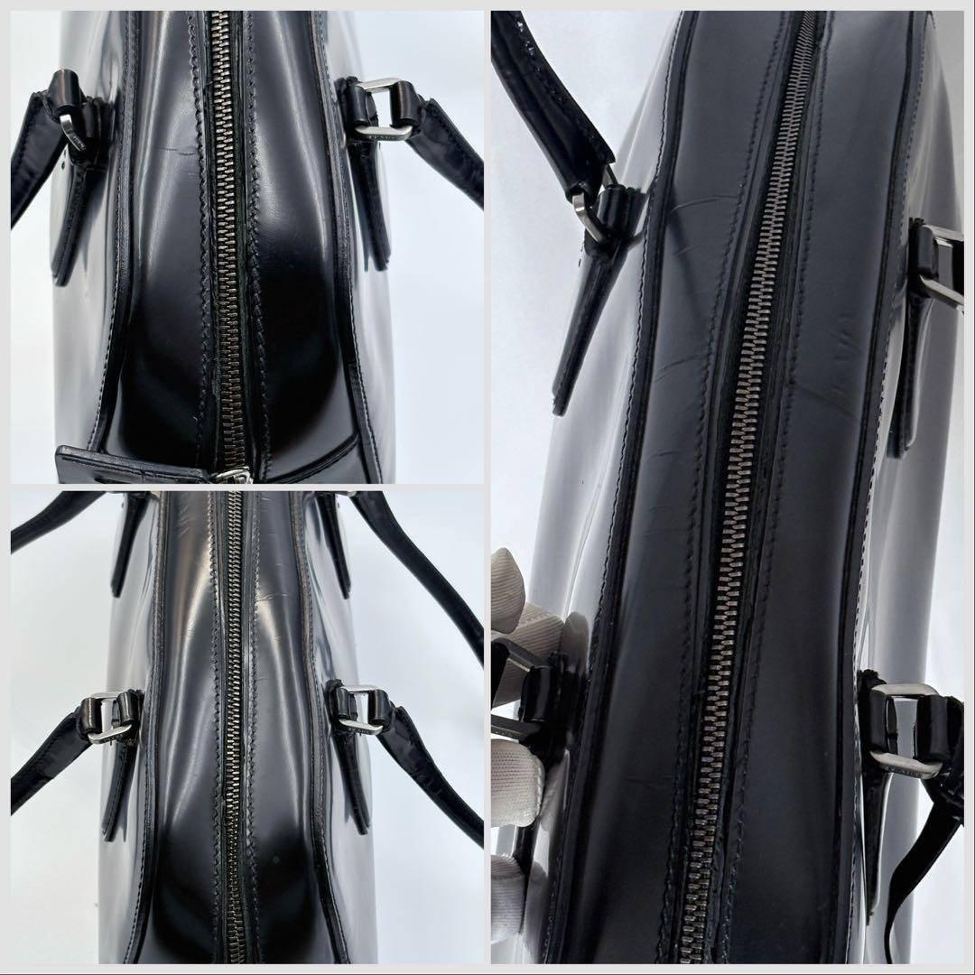 希少PRADAエナメルレザーミニボストンハンドバッグ美品ブラック南京錠付ロゴ刻印