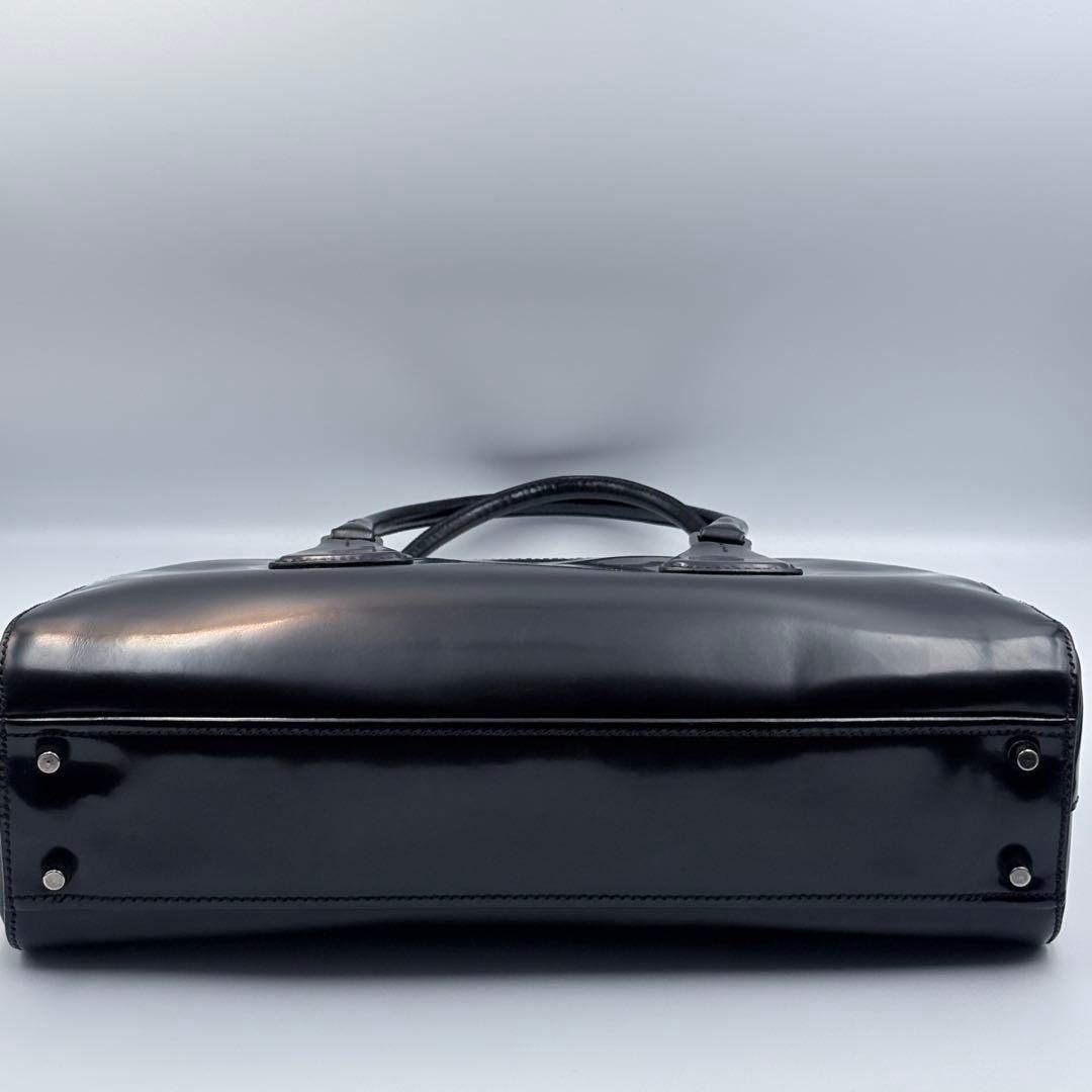 希少PRADAエナメルレザーミニボストンハンドバッグ美品ブラック南京錠付ロゴ刻印