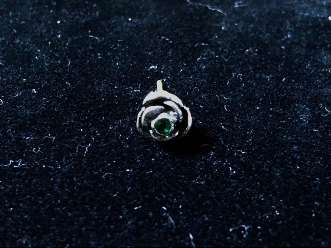 新品・未使用【GODSIZE】ROSE STUD w/emerald