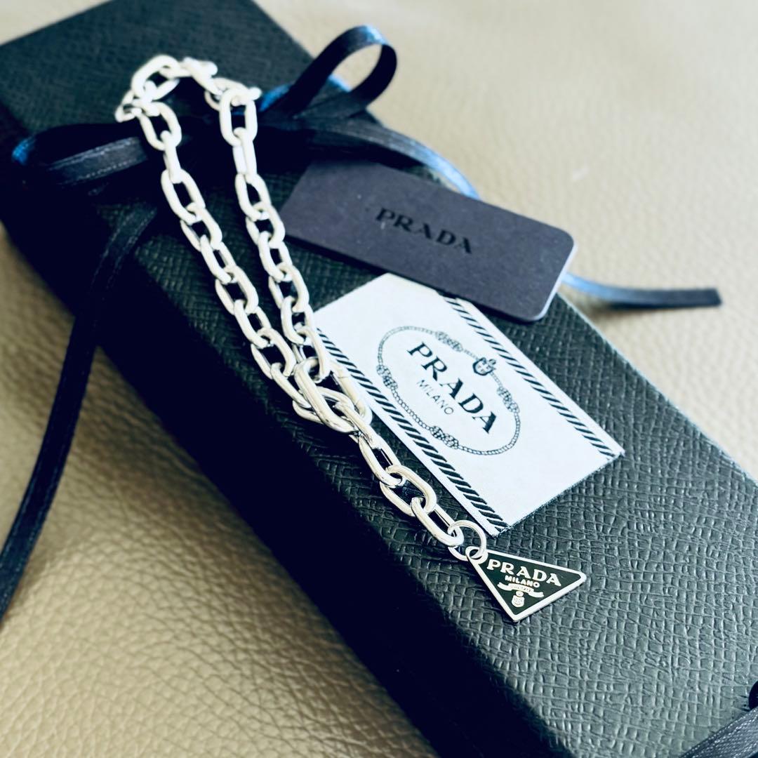 大幅に値下げ プラダ 三角ロゴプレート チェーンブレスレット シルバー925