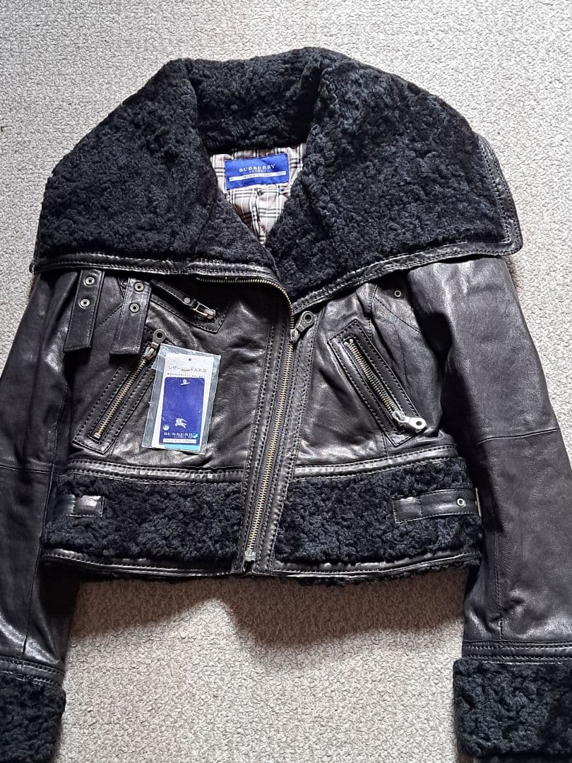 バーバリーのラムレザージャケット(黒)