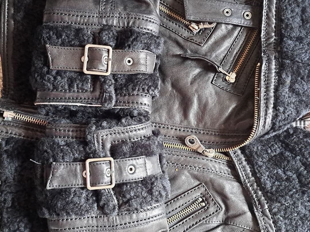 バーバリーのラムレザージャケット(黒)