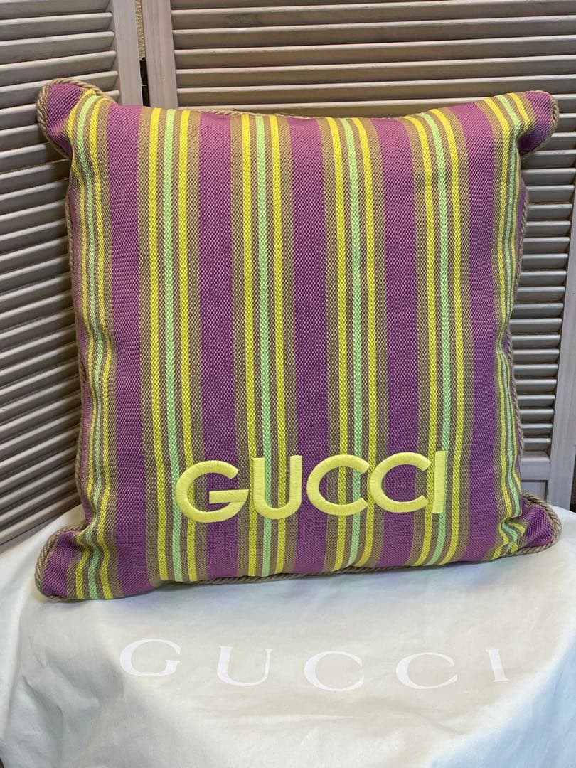 グッチ GUCCI クッション 新品未使用 定価13万