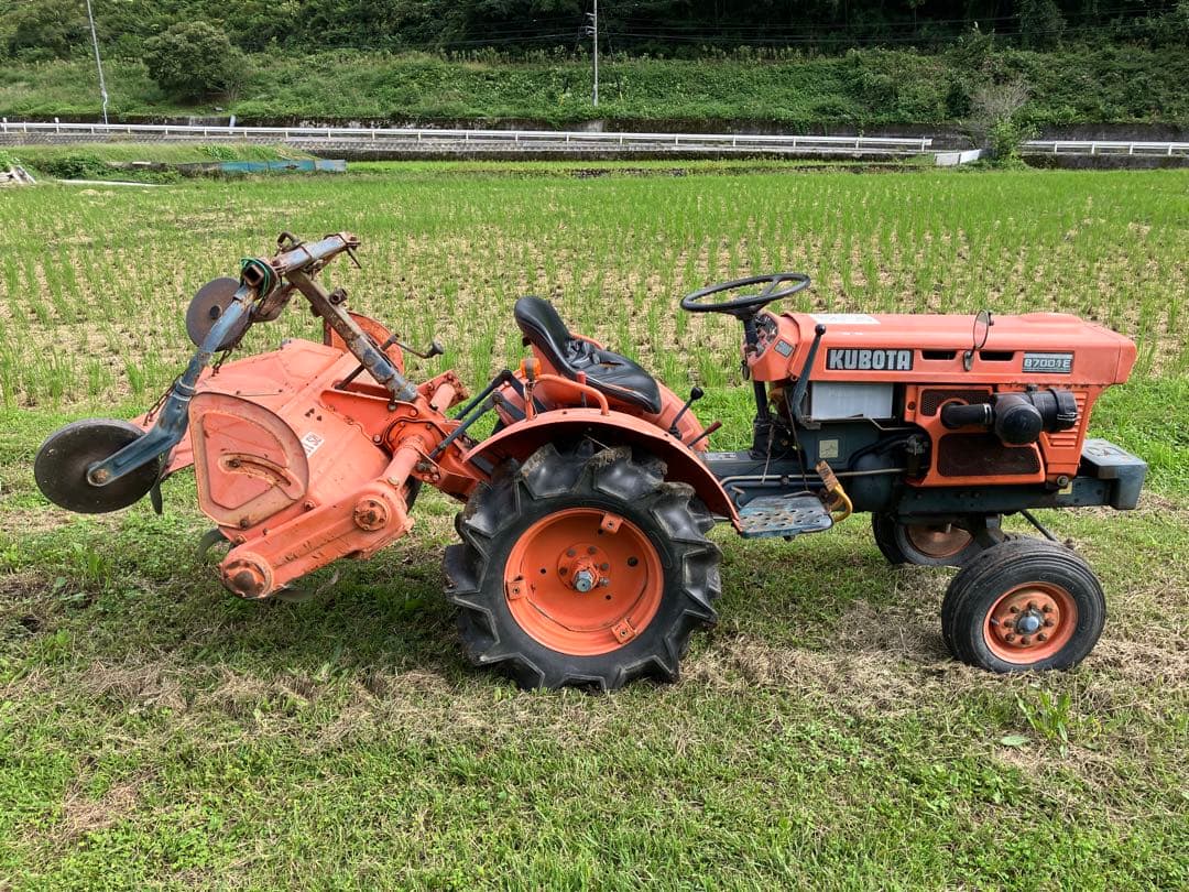 KUBOTA B7001E トラクター