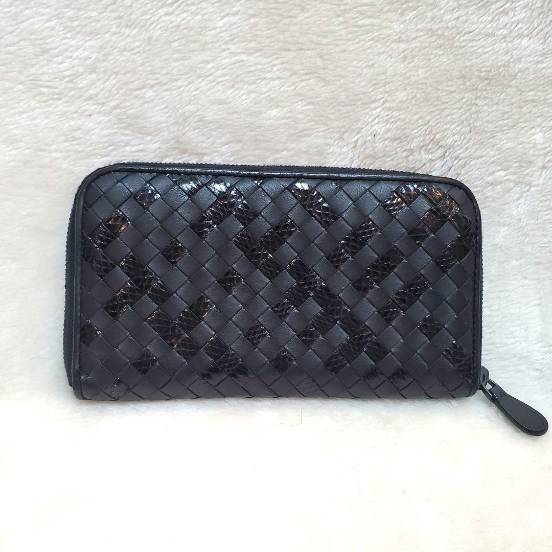 美品 ボッテガヴェネタ イントレチャートパイソン　カーフ　ラウンド　長財布
