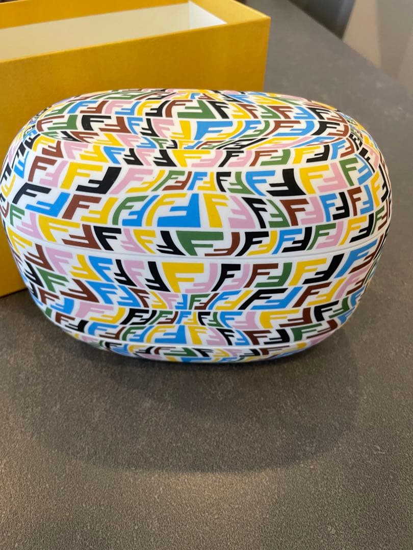 【激レア　美品】 FENDI ランチボックス　弁当箱