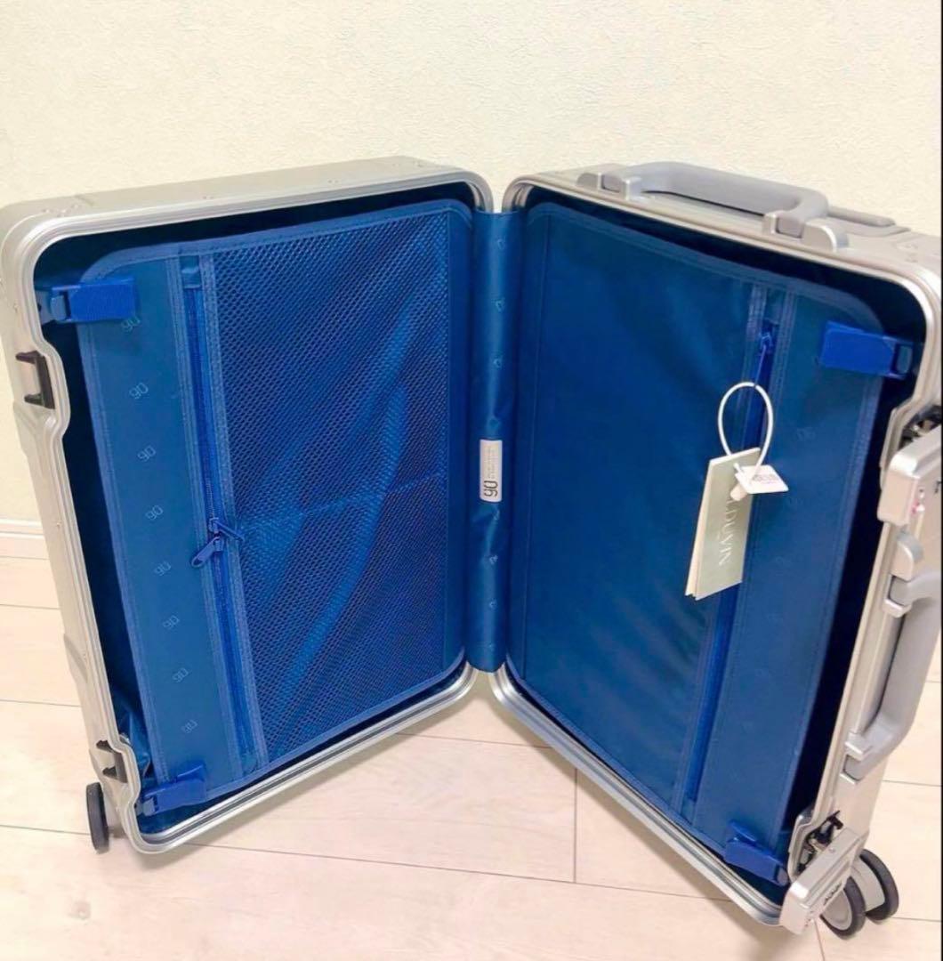 完全新品未使用品 LDUVIN シルバー キャリーケース ラドゥービン