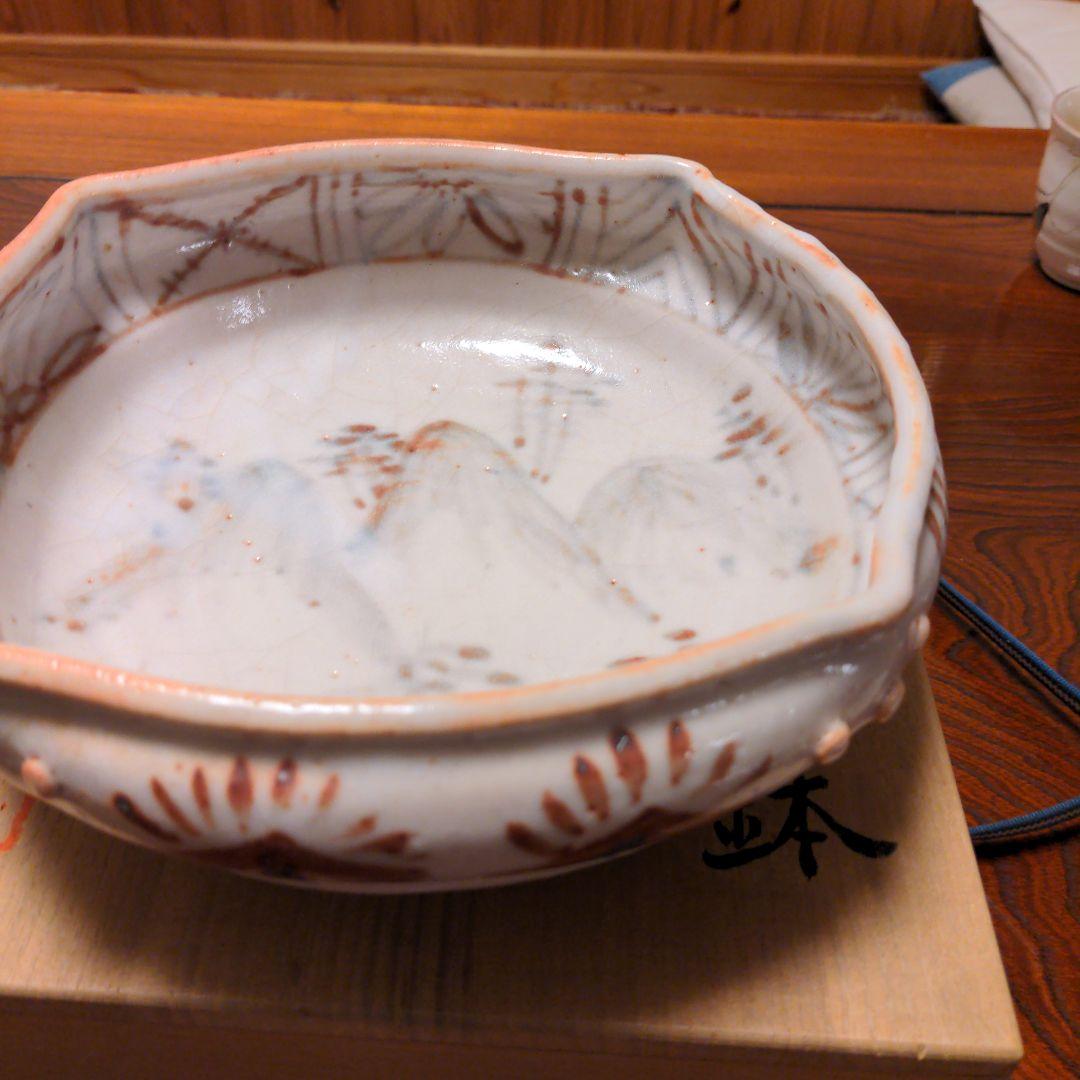 花と山模様の菓子器