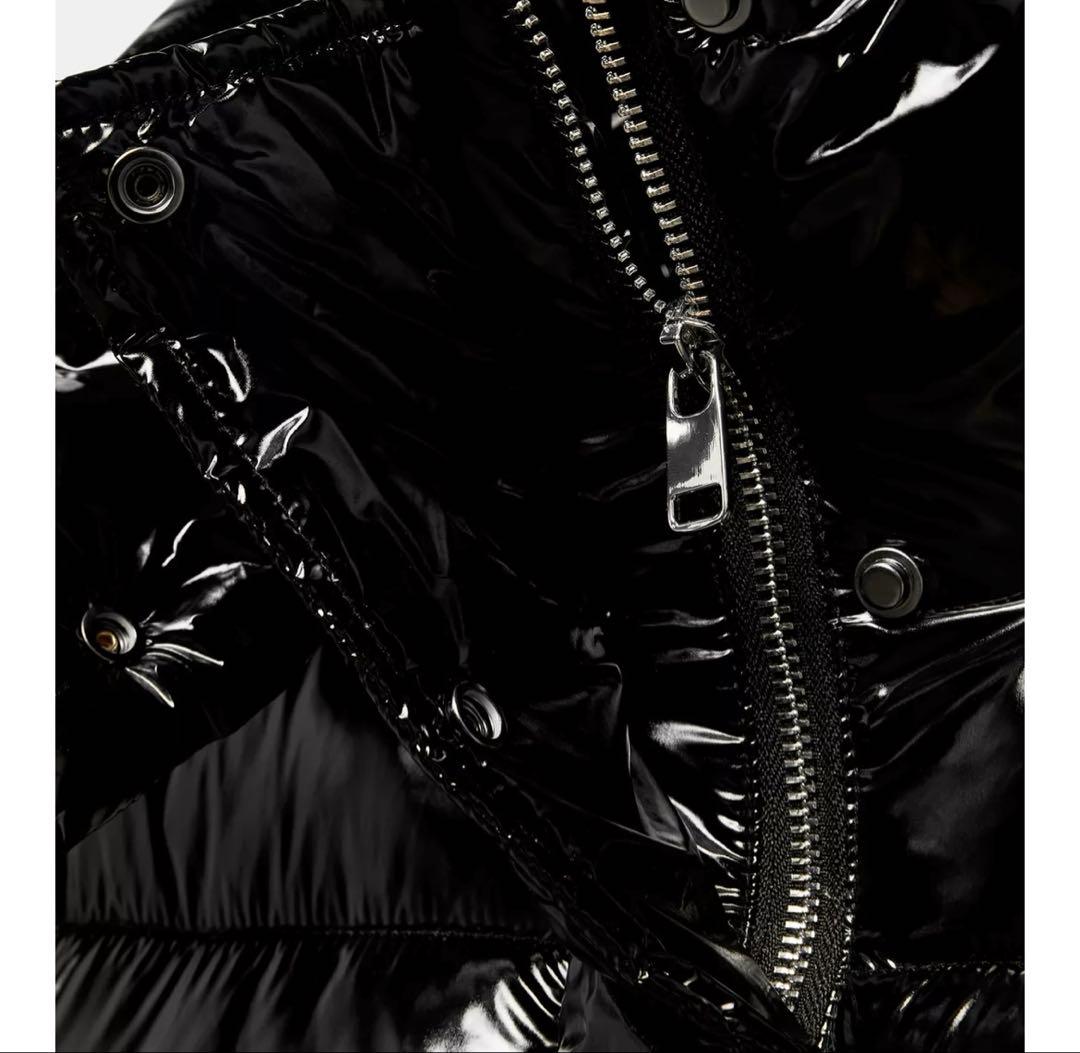 n*e様 タグ付き新品★ZARAのシャイニーロングアノラック★サイズ★ブラック色