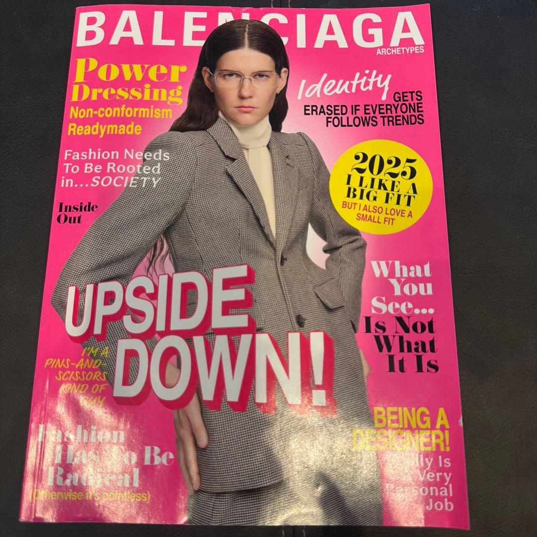 女性情報誌 BALENCIAGA ARCHETYPES