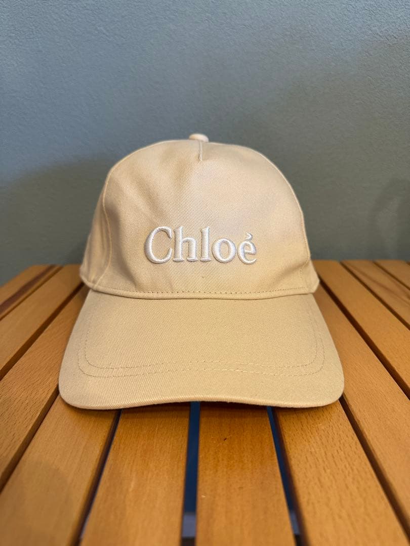 Chloé ベージュ刺繍ロゴキャップ