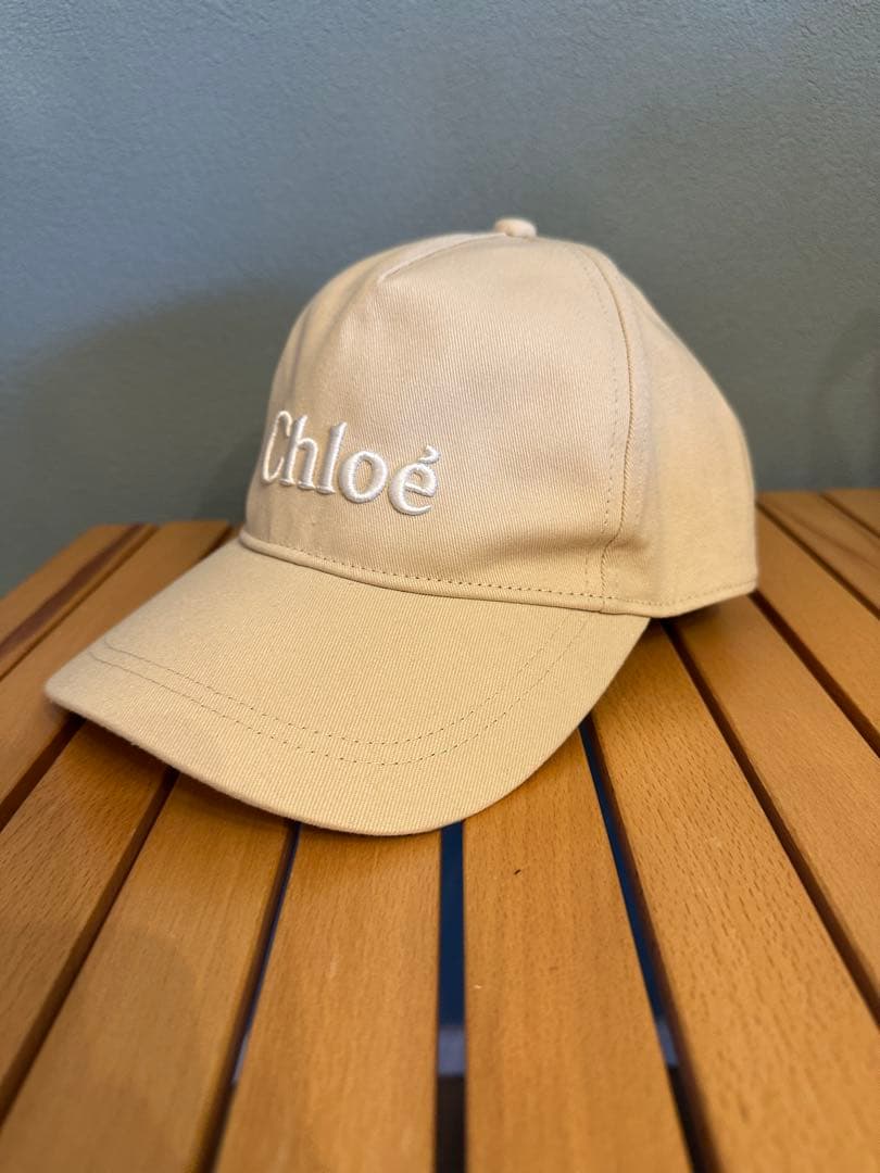Chloé ベージュ刺繍ロゴキャップ