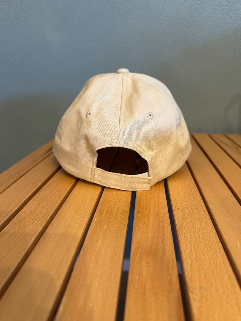 Chloé ベージュ刺繍ロゴキャップ