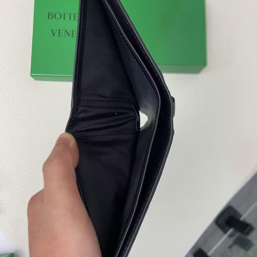 BOTTEGA VENETA ブラック二つ折り財布