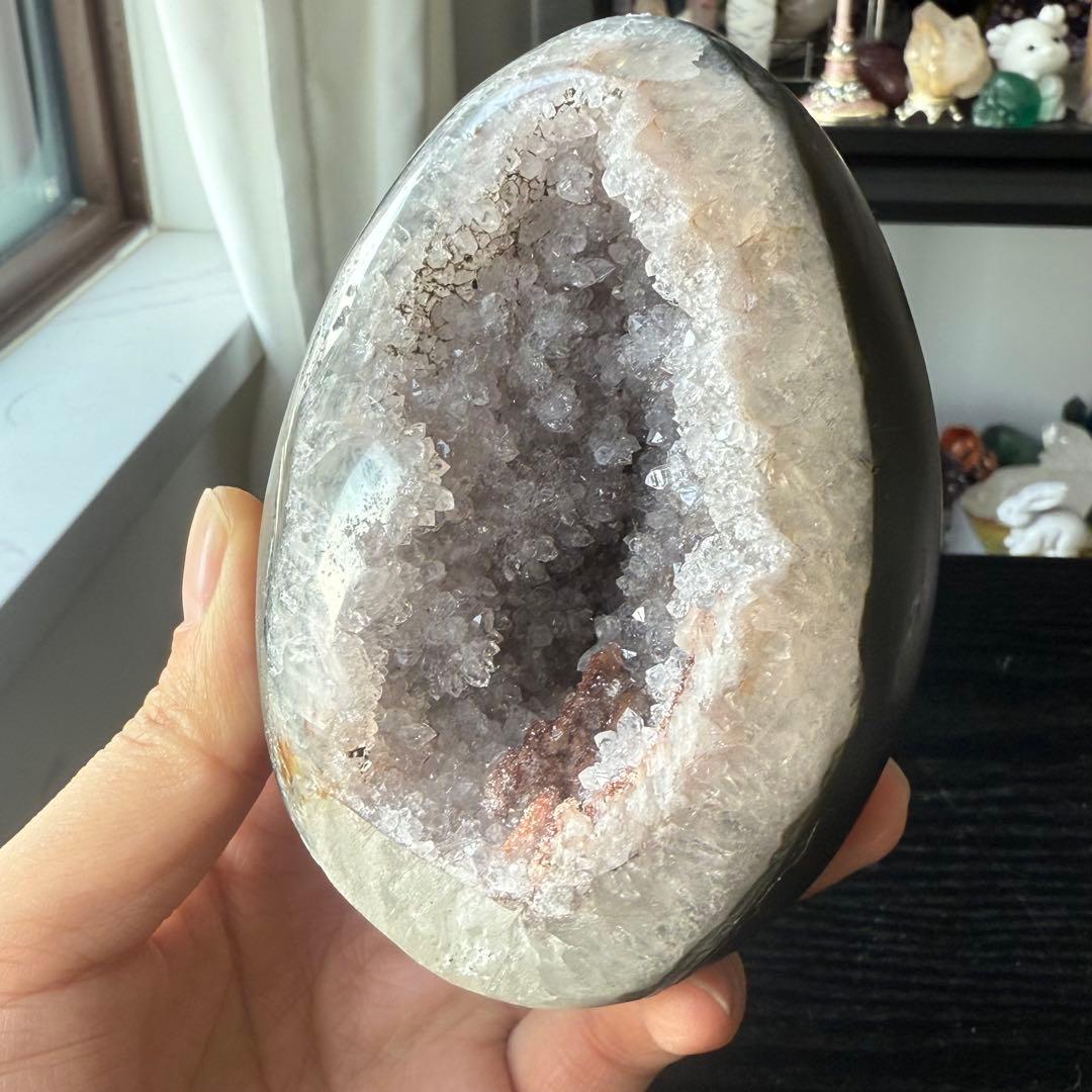 天然石カルサイト共生シュガー水晶の卵型　置物NO.012101