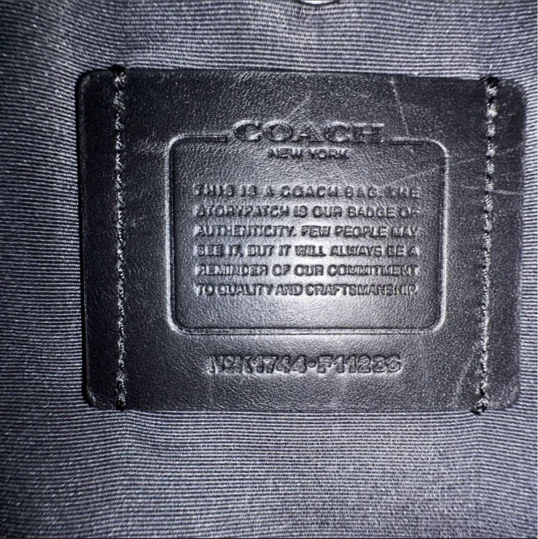 コーチ　チャールズ　ベースボールステッチ　ボディバッグ　斜め掛け　シボ革