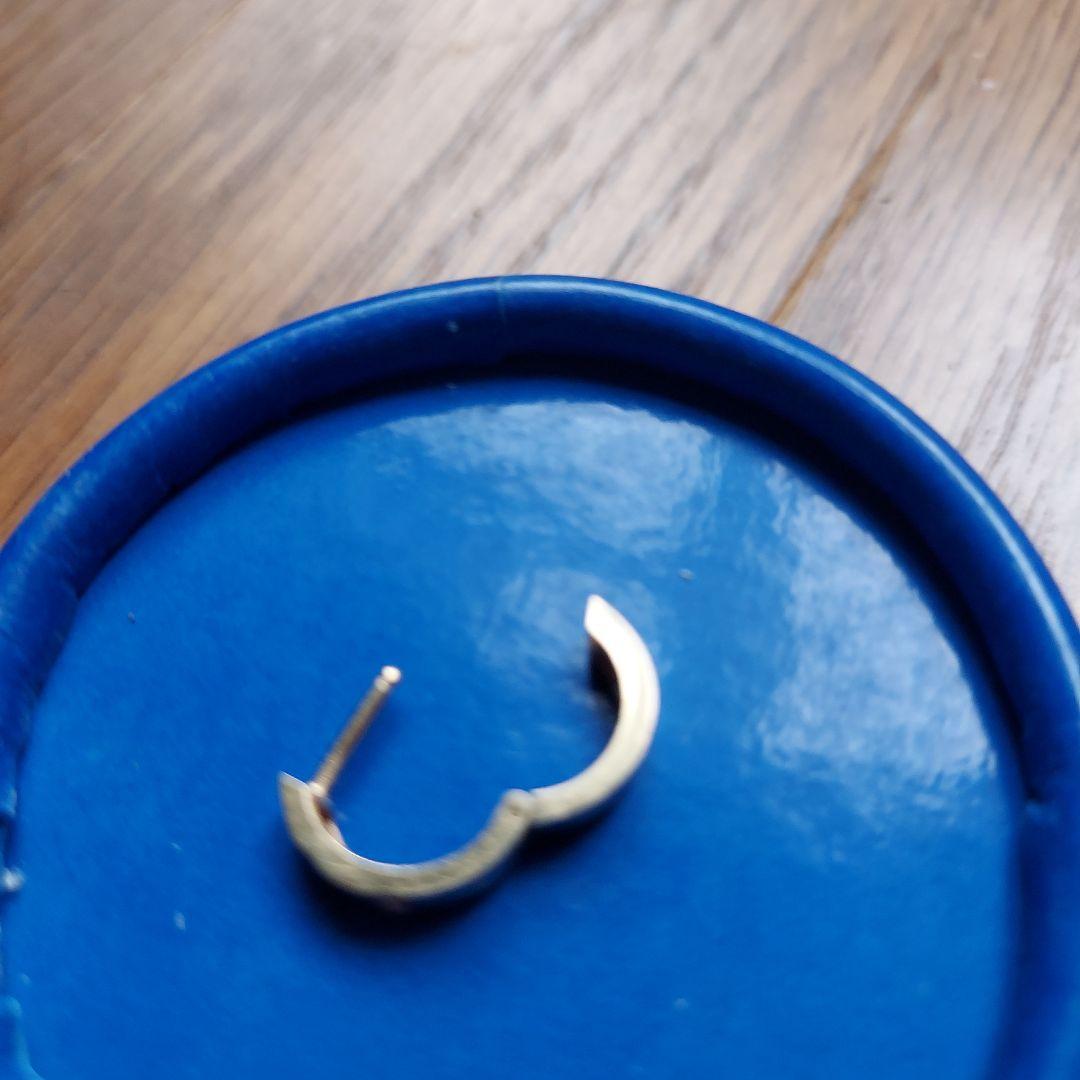 k18のフープ片耳ピアスメレダイヤ「税込価格￥28.800-」