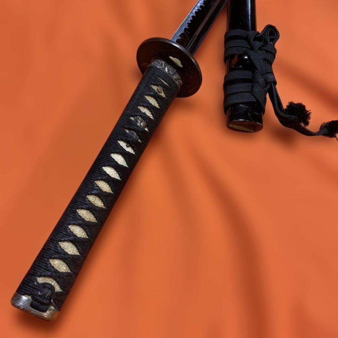 居合刀 黒柄 日出鳥木波図丸鍔 点炎黒呂鞘