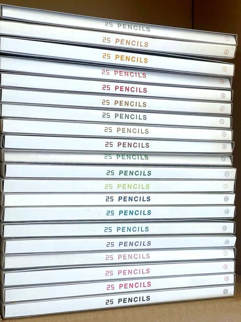 フェリシモ　色鉛筆　500色　ペンスタンド付き