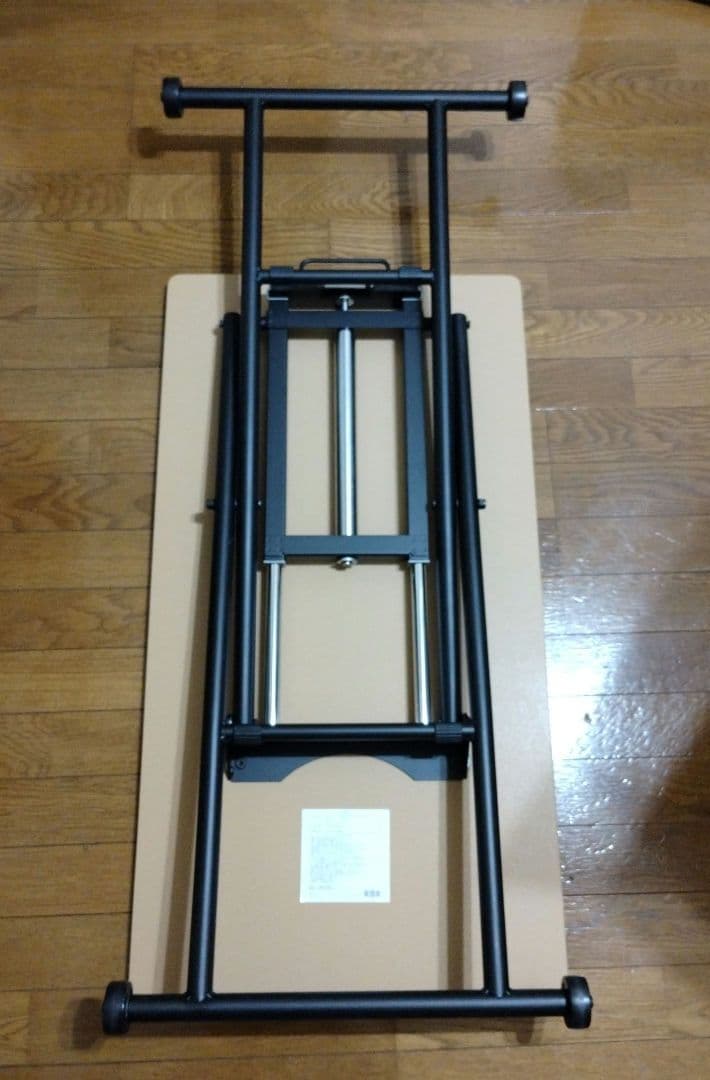 ヴィンテージ風 無段階調整できる昇降式リビングテーブル