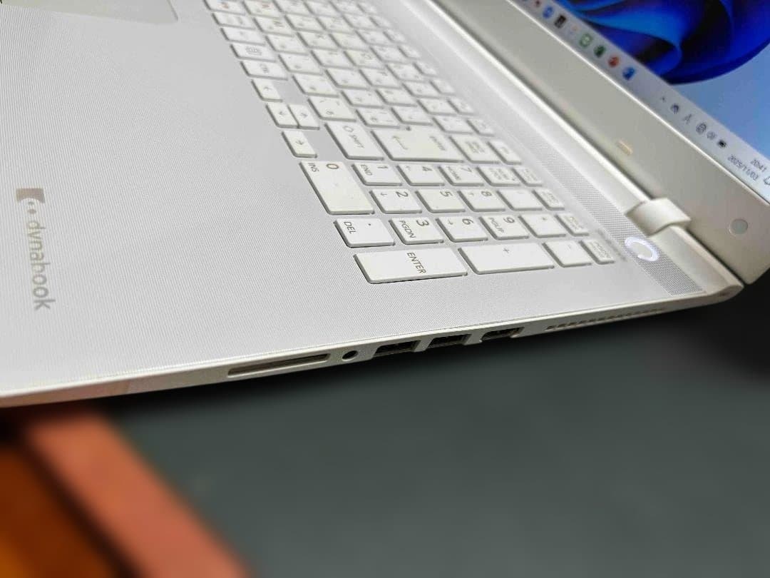 【特価・Office付】東芝dynabook Core i3/SSD/