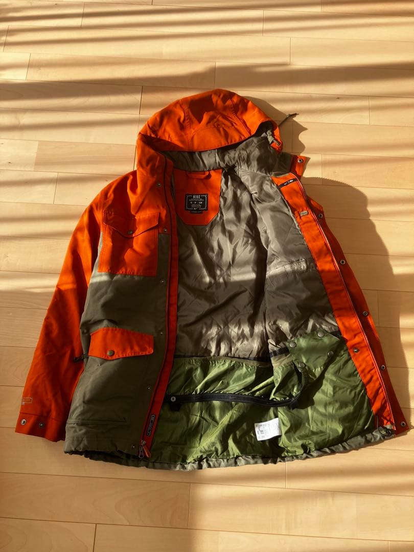 【のん】NIKEスノーボードウェア（上下セット）※８枚目に着衣写真有り