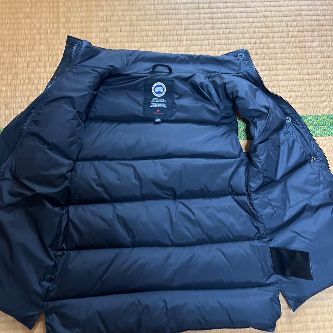 ダウンベスト 黒 ノースリーブ ロゴパッチ