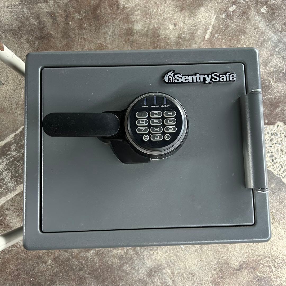 セントリー金庫 グレー　テンキー式