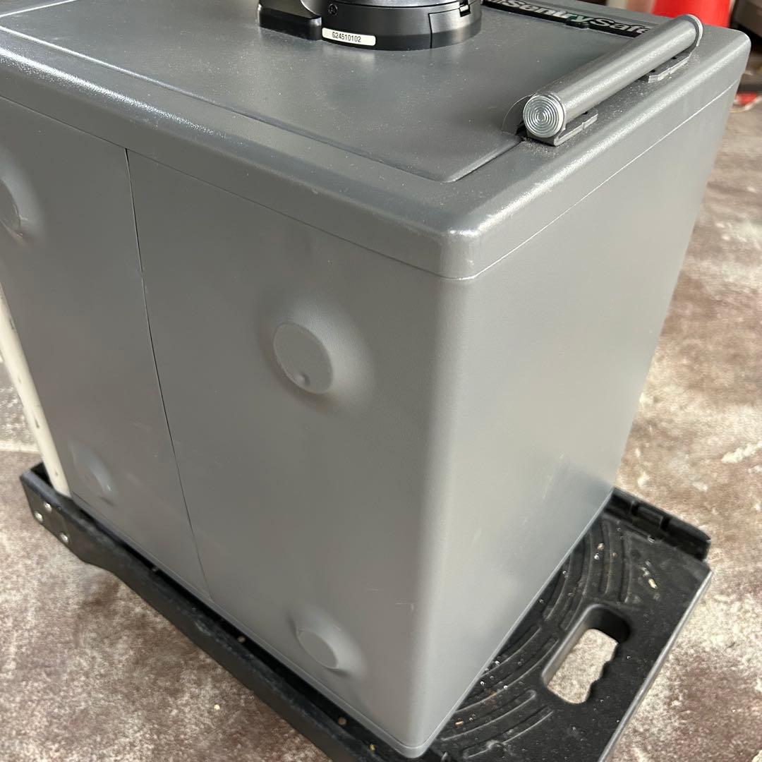 セントリー金庫 グレー　テンキー式