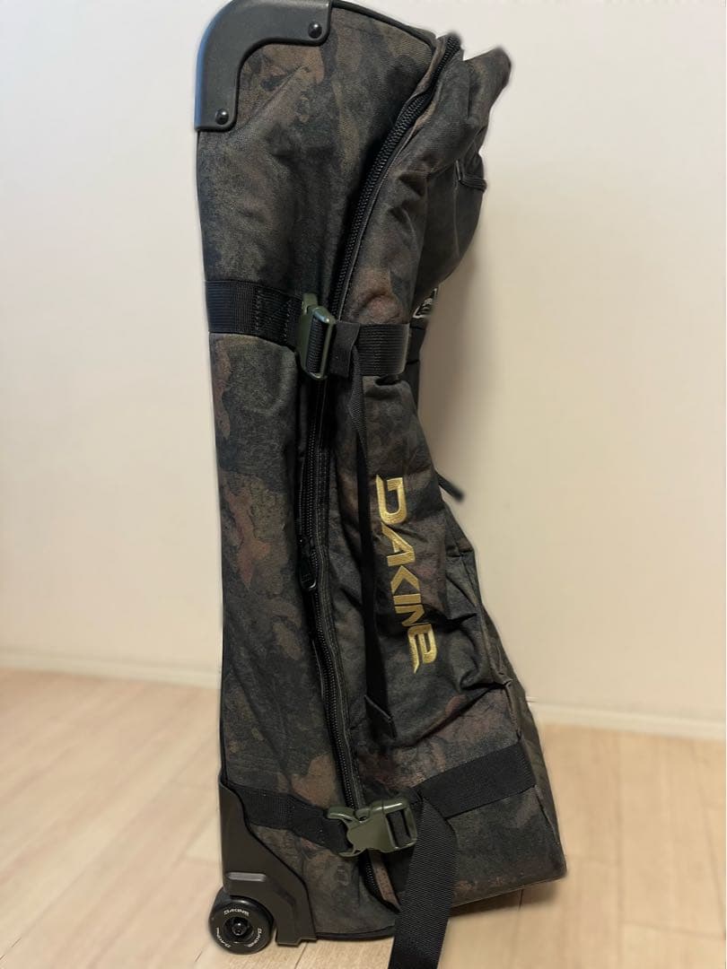 値下げしました！DAKINE ダカイン　キャリーケース