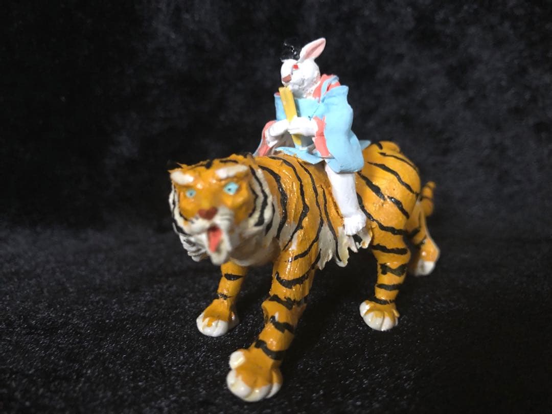 江戸小玩具　虎に跨る兎大臣