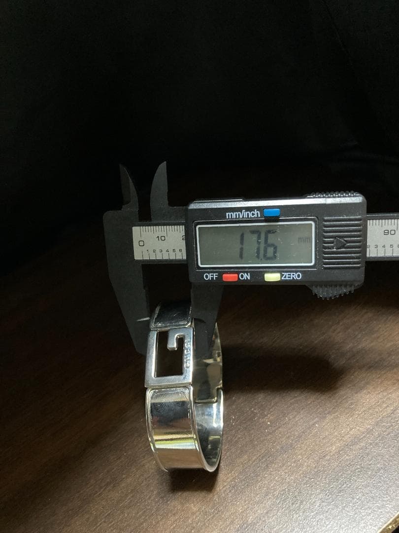 美品 GUCCI グッチ バングル ブレスレット シルバー メタル Gロゴ