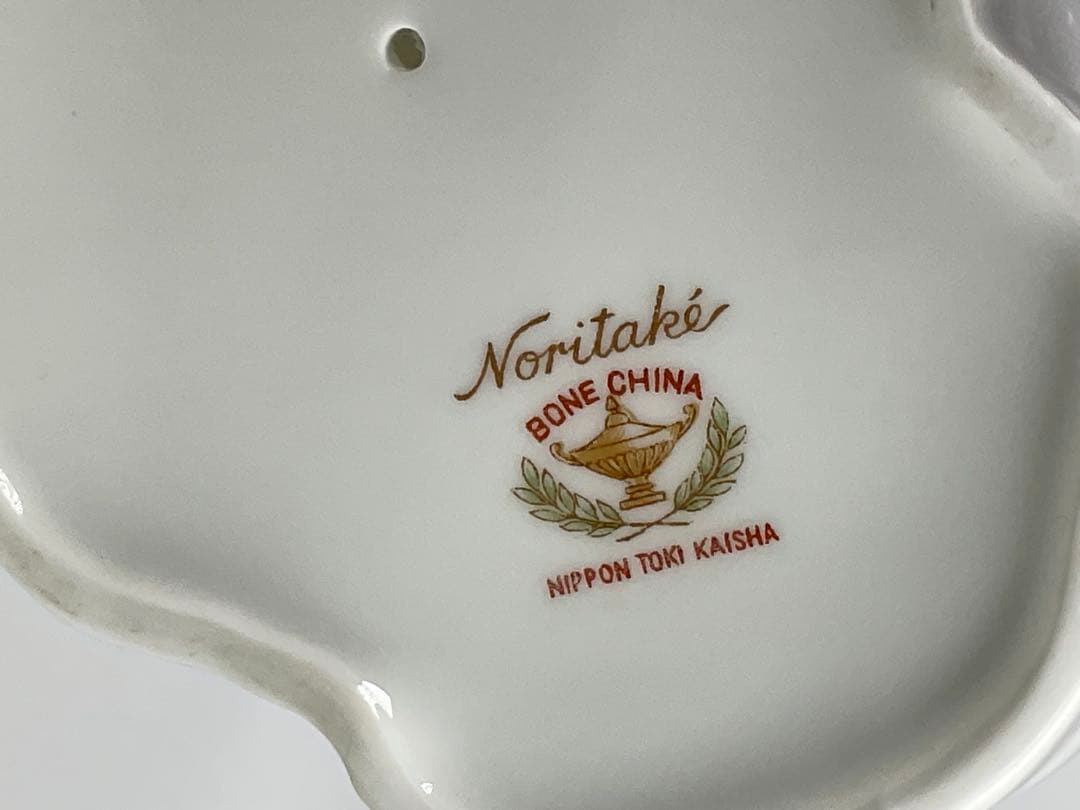 ノリタケ　猫　ネコ　置物　Noritake　高さ約１５ｃｍ