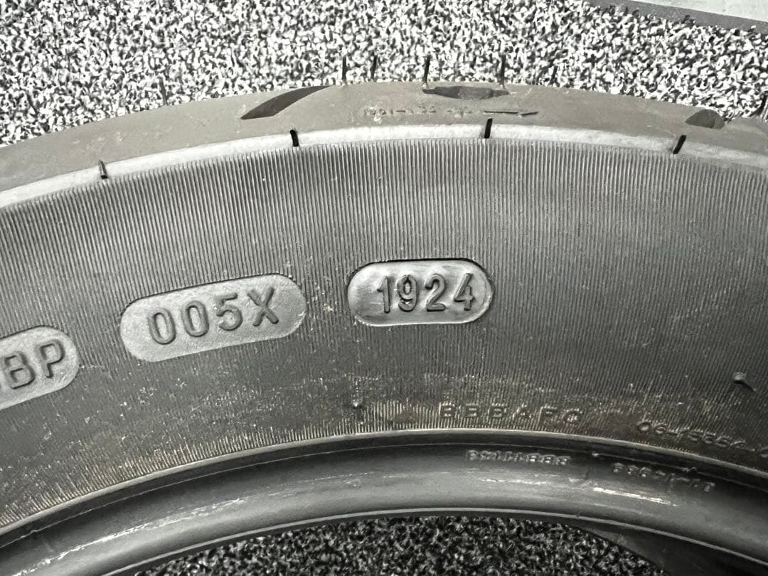 180/70B16 FXLRST純正リアタイヤ