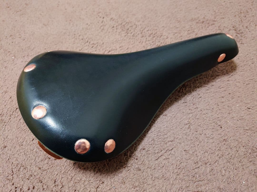 レザー サドル 革サドル ブラック 銅スタッズ