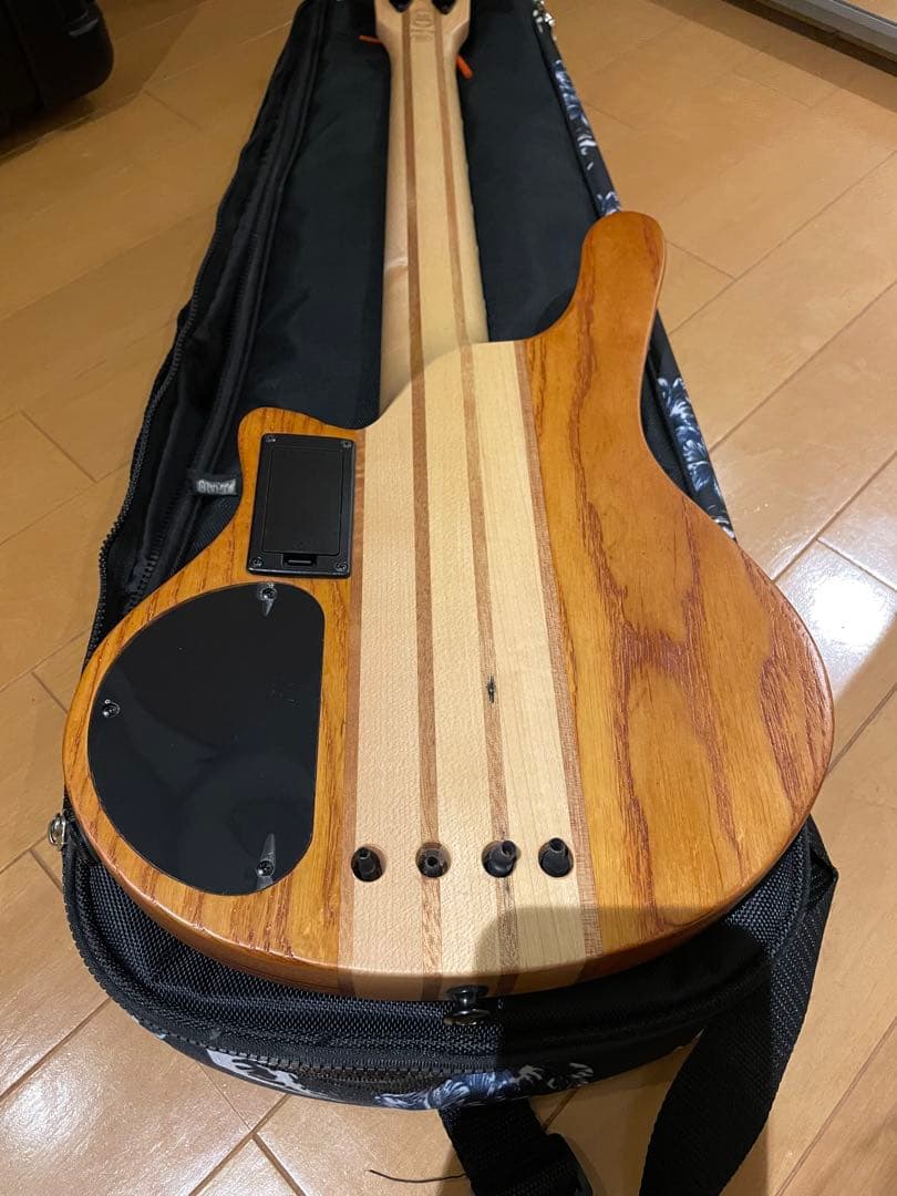 ウクレレベース　mahalo