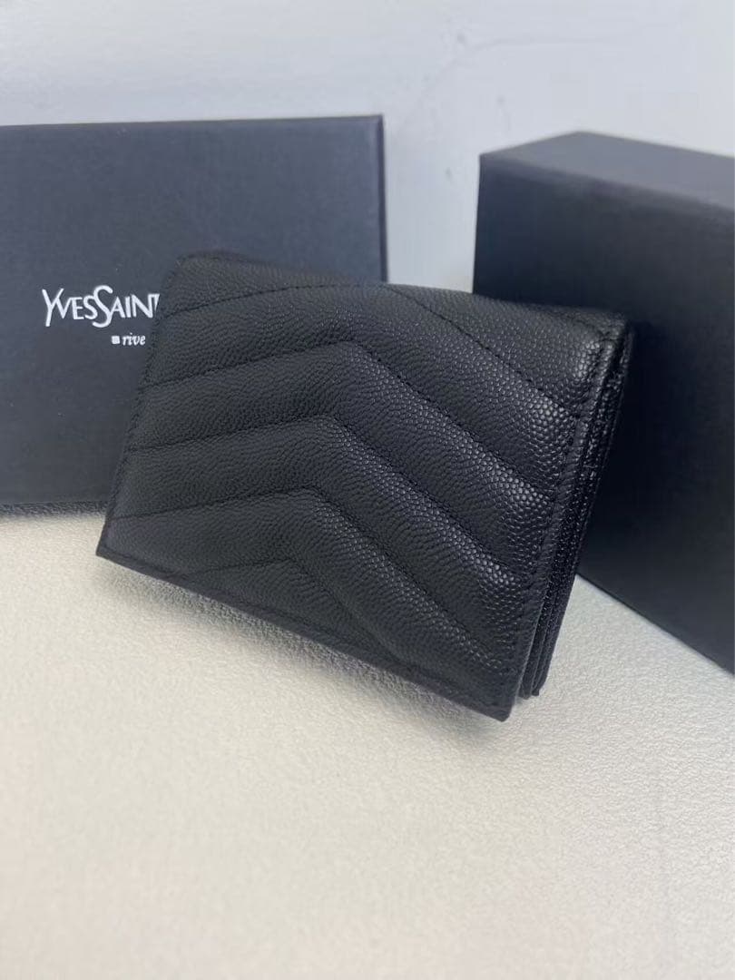 Yves Saint Laurent ブラック レザー 二つ折り財布