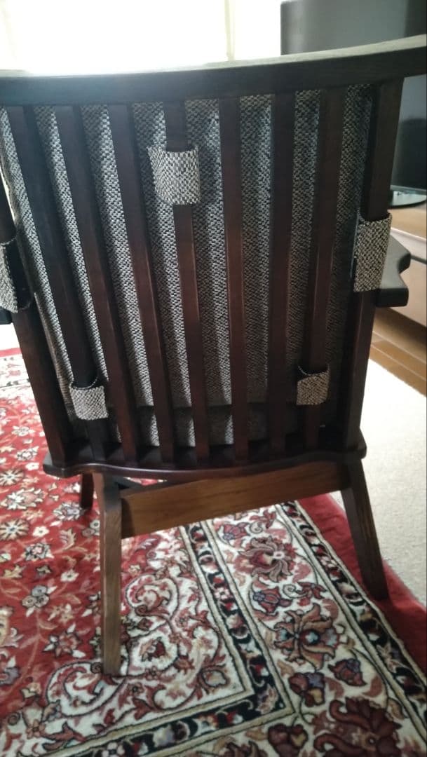 ウィドウスタイルの回転アームチェア